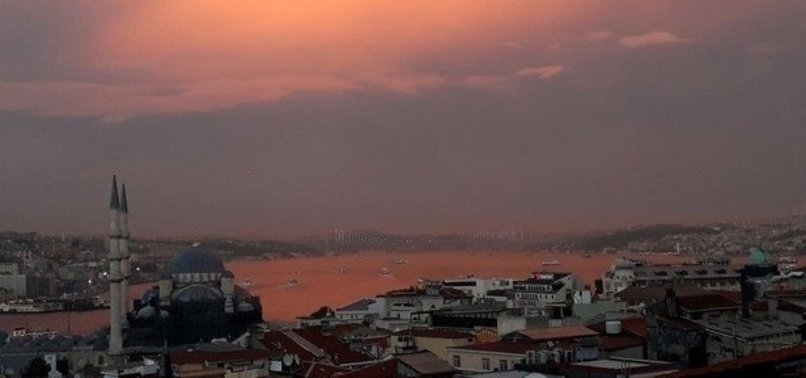 İstanbul Boğazı kızıla boyandı! Görenler şaştı kaldı 2