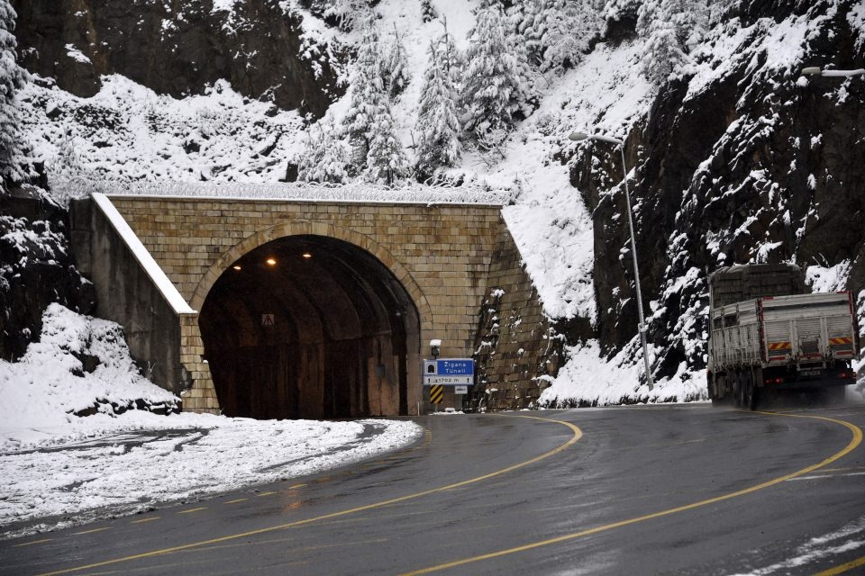 Zigana Dağı'nda muhteşem görüntü!Mevsimin ilk karı... 11