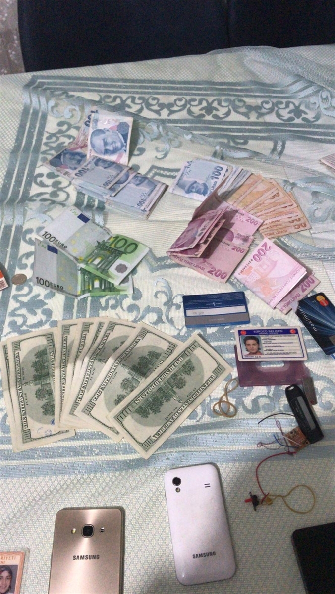 Bursa'da FETÖ'nün hücre evlerine operasyon: 22 gözaltı 10