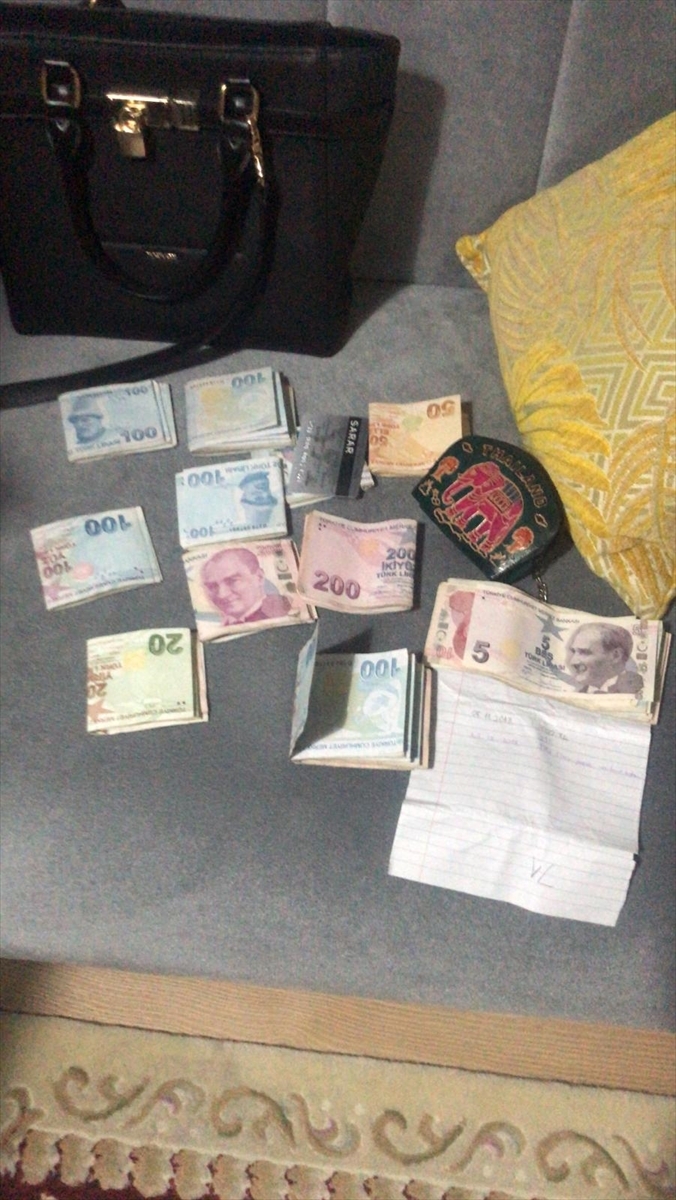 Bursa'da FETÖ'nün hücre evlerine operasyon: 22 gözaltı 12