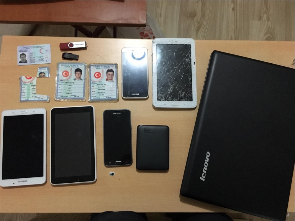 Bursa'da FETÖ'nün hücre evlerine operasyon: 22 gözaltı 19