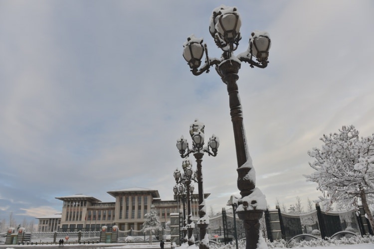 Cumhurbaşkanlığı Külliyesi beyaza büründü! 15