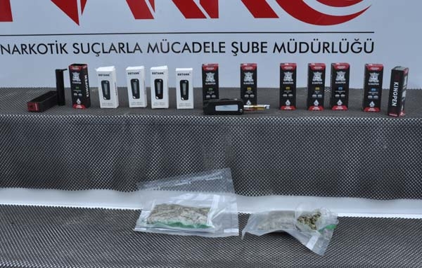 7 dil bilen esrarengiz ABD'li kadın suçüstü yakalandı 6