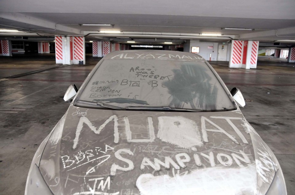 Atatürk Havalimanı otoparkında unutulan araçlar 7