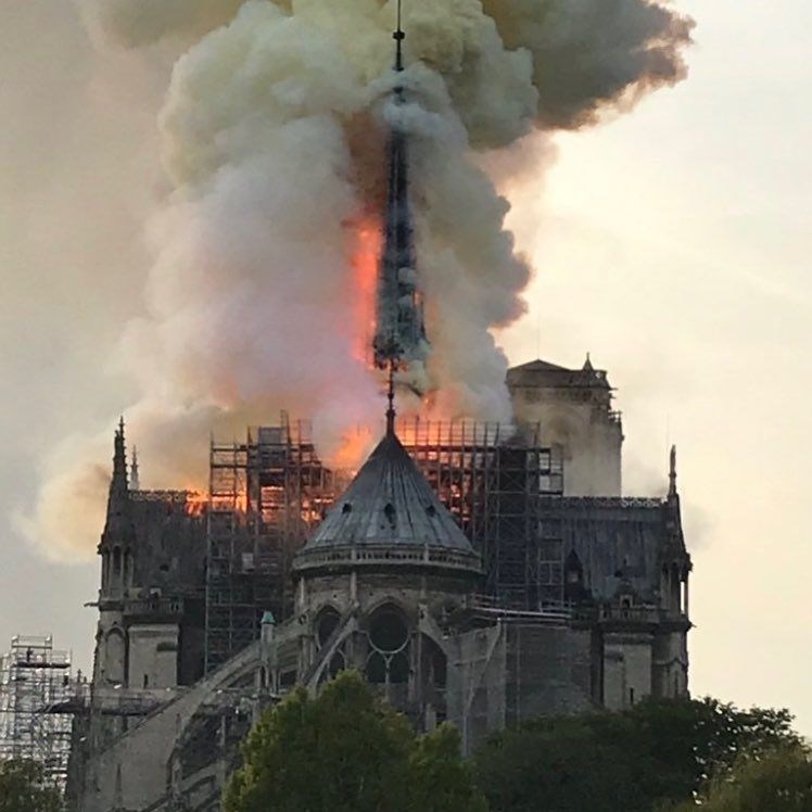 Ünlü kişilerden Notre Dame Katedrali paylaşımları! ( 8,5 saat sonra...) 1