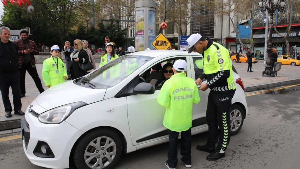 Minik polislerden denetim! 'Öncelik yaşayan adımlar' 10