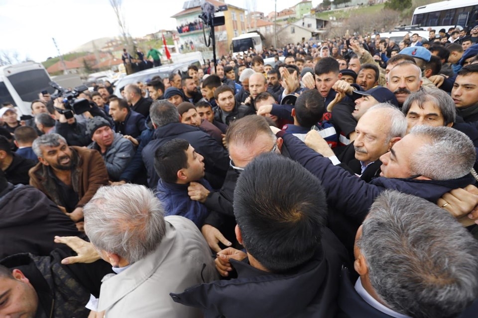 Kılıçdaroğlu'na şehit cenazesinde saldırı 10