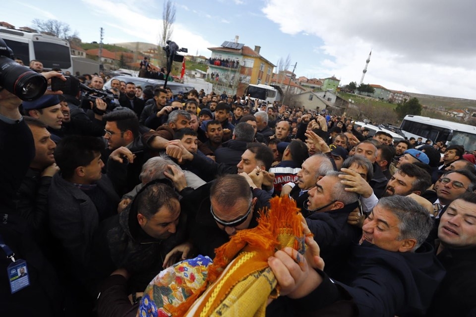 Kılıçdaroğlu'na şehit cenazesinde saldırı 3