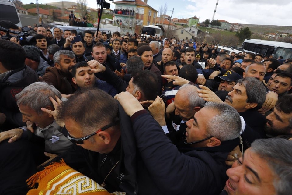Kılıçdaroğlu'na şehit cenazesinde saldırı 9