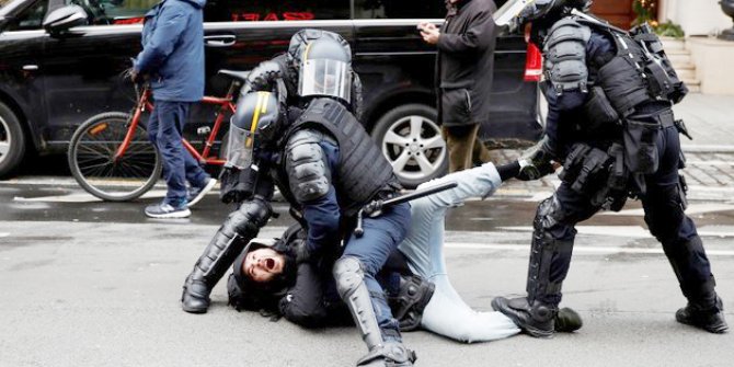 Fransa'da polisin uyguladığı şiddet sonucu 11 kişi öldü
