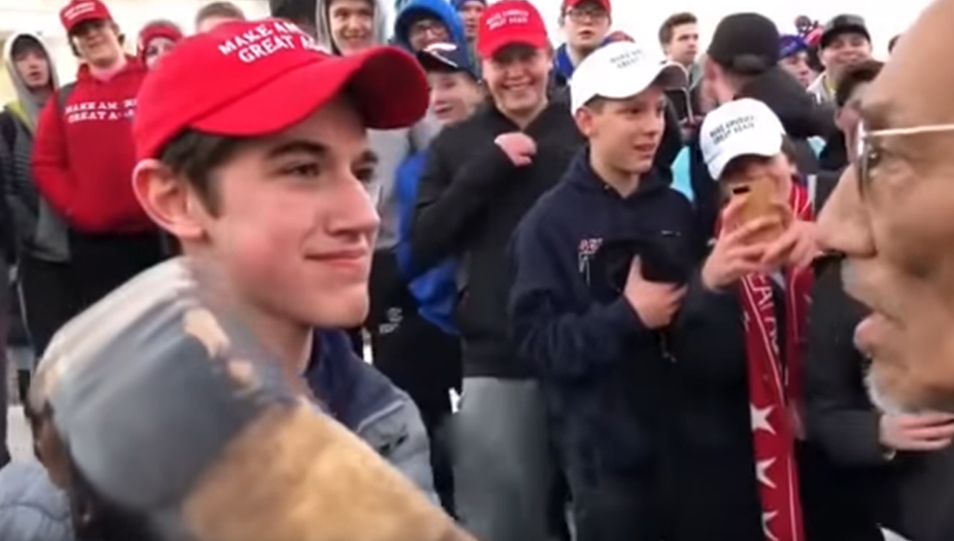 Trump şapkasıyla ırkçı saldırı 1