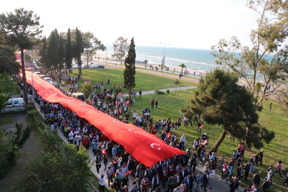 Samsun'da 1919 metrelik dev bayrak yürüyüşü 2