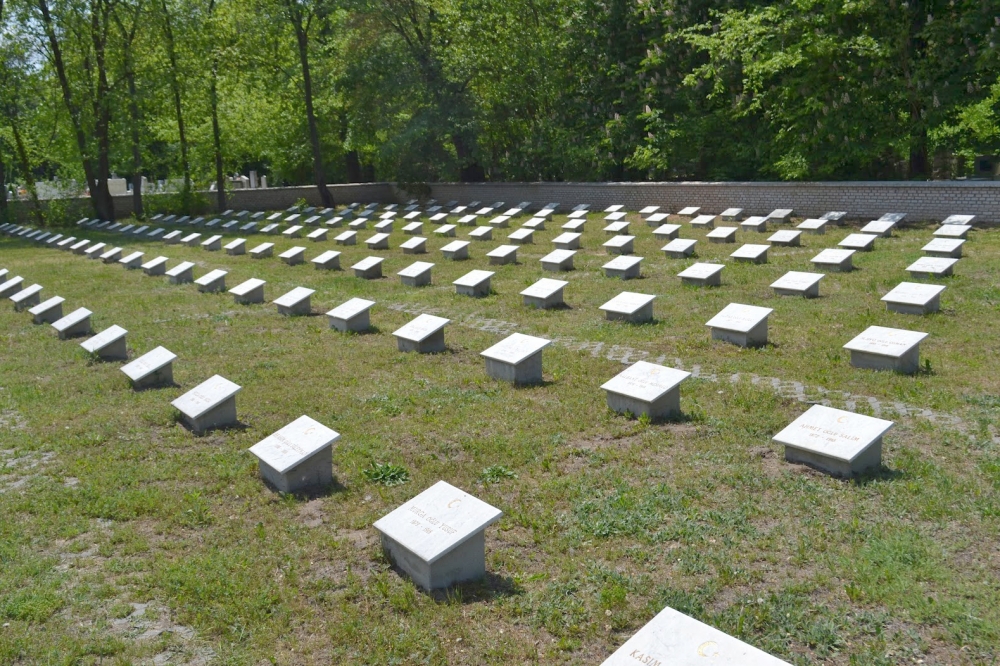 Şehitlerimizi gurbet topraklarına emanet bıraktık 7