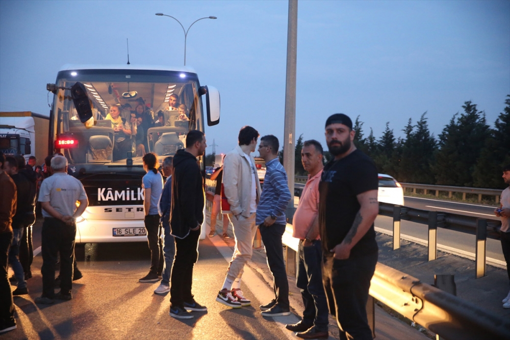 Dökülen gübre yolu birbirine kattı: 1 ölü 2 yaralı 5