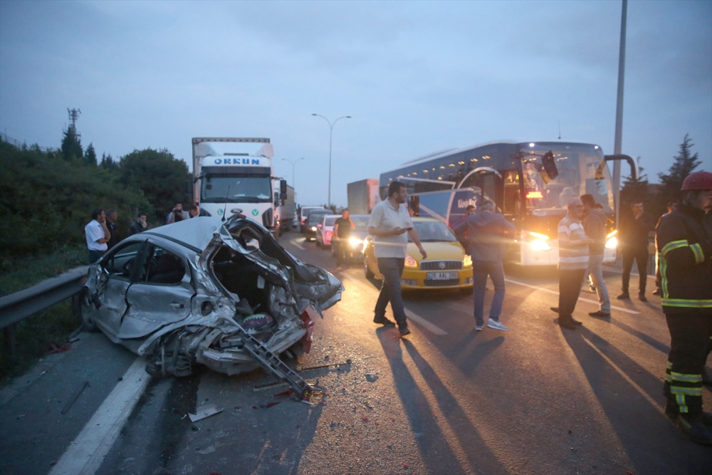 Dökülen gübre yolu birbirine kattı: 1 ölü 2 yaralı 6