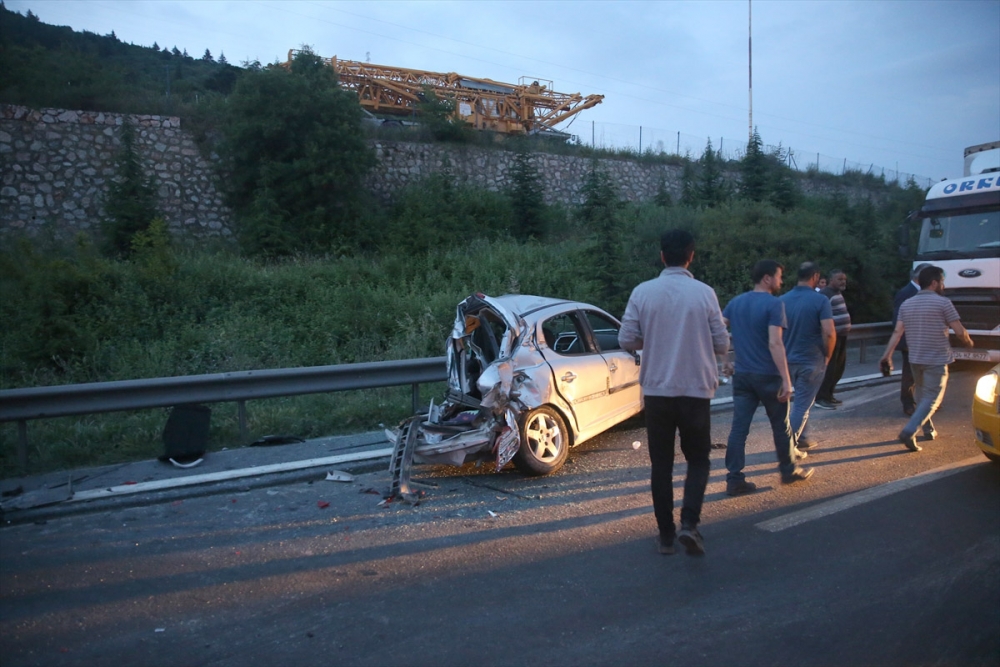 Dökülen gübre yolu birbirine kattı: 1 ölü 2 yaralı 7