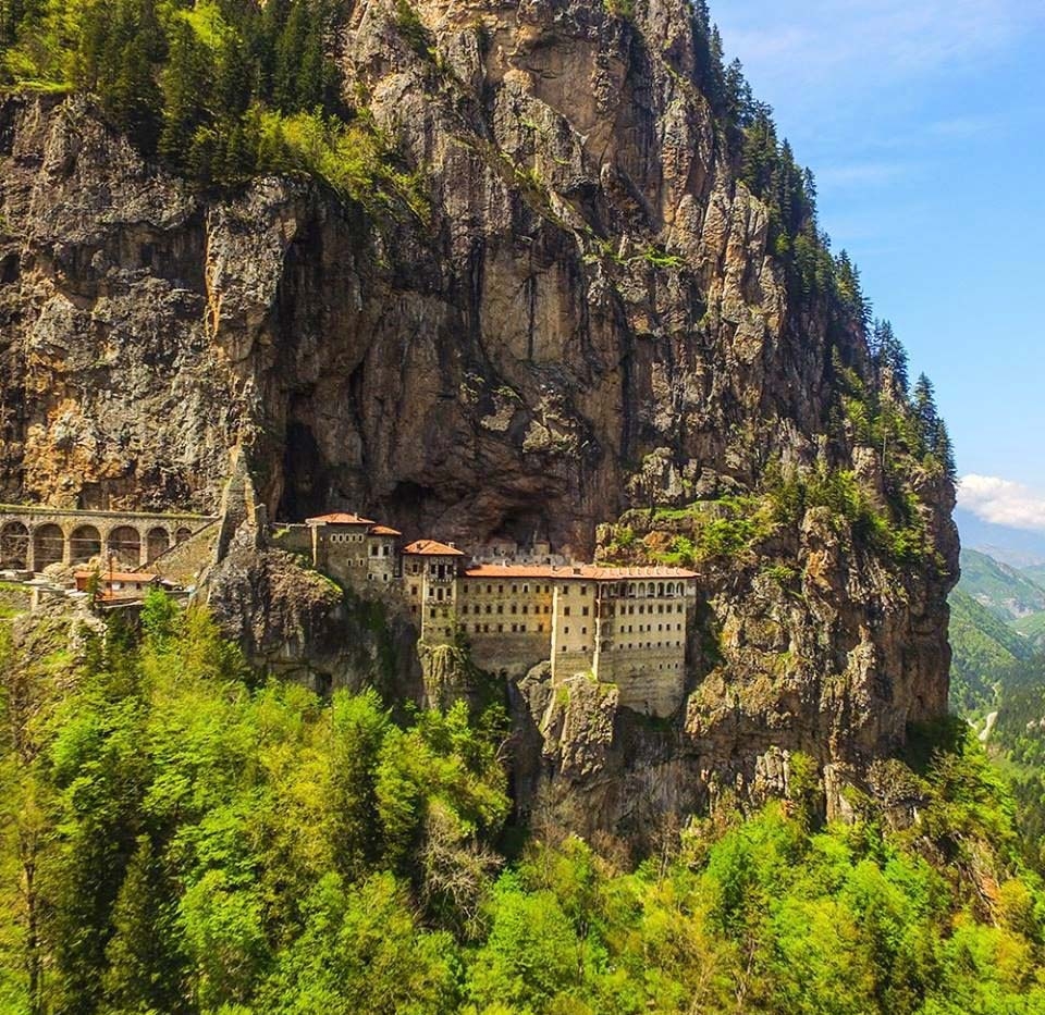 Karadağ'ın eteğinde bin 600 yıllık tarih Sümela Manastırı 1
