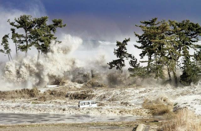 Doğanın karşı konulmaz hali Tsunami 12
