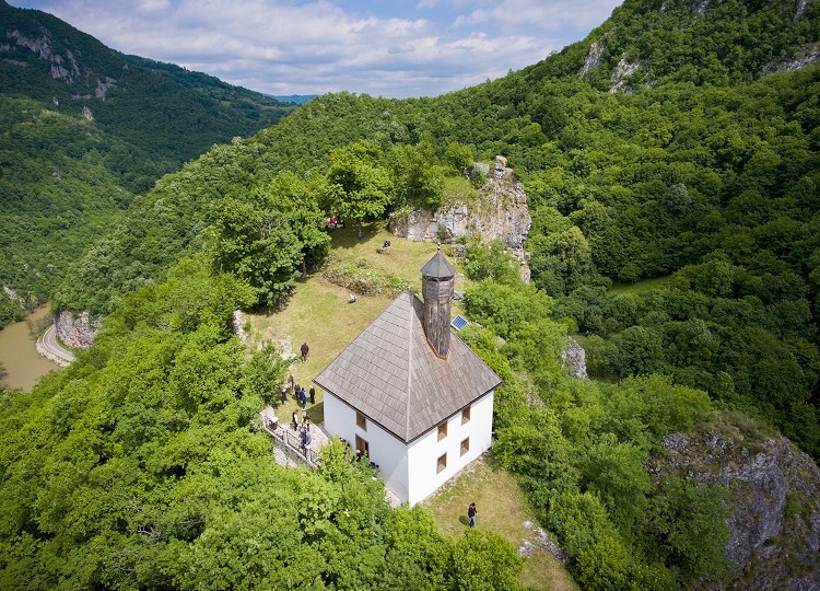 Dağların zirvesinde ulu bir cami Kuşlat 5