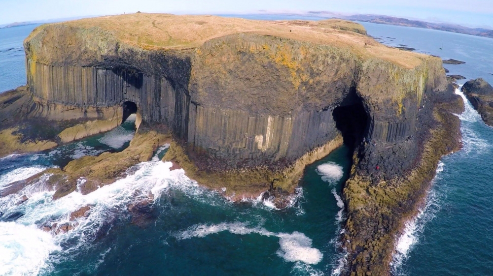İskoçya'da şarkı söyleyen 60 milyon yıllık mağara 2