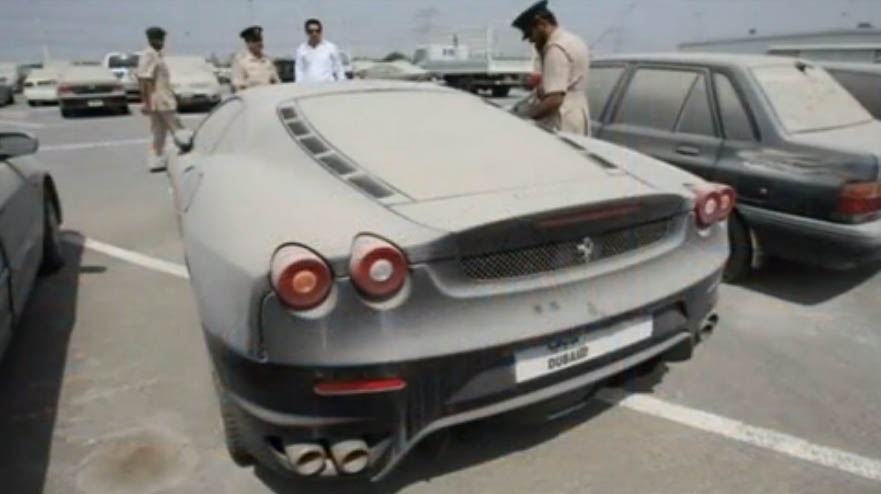 Dubai'nin her sokağında karşılaşabileceğiniz terkedilmiş lüks otomo 9