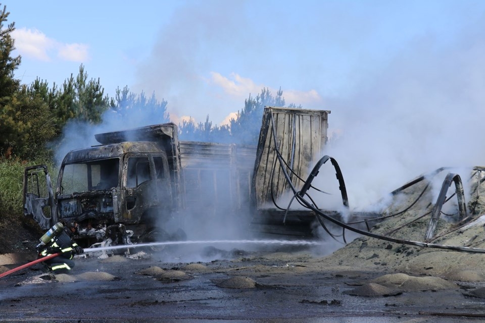 TEM'de zincirleme kaza: Araçlar alev aldı, yol kapandı... 24