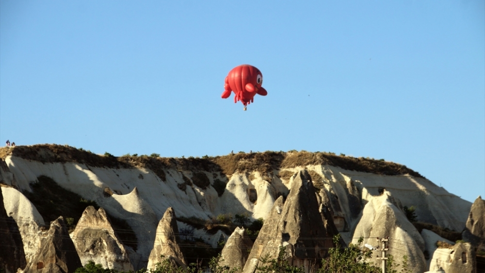 Figürlü balonlar peribacaları arasında uçtu 10