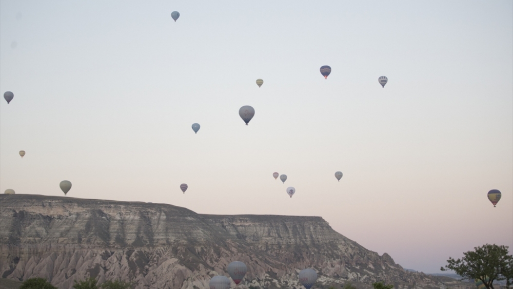 Figürlü balonlar peribacaları arasında uçtu 11