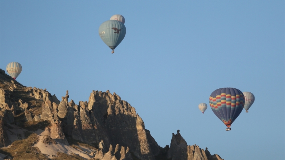 Figürlü balonlar peribacaları arasında uçtu 12