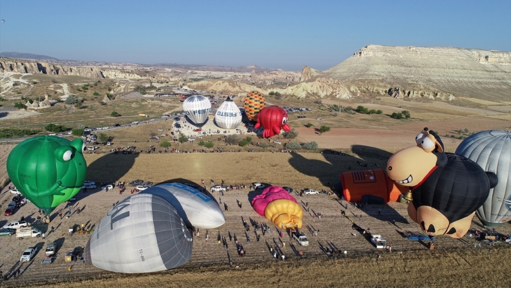 Figürlü balonlar peribacaları arasında uçtu 15