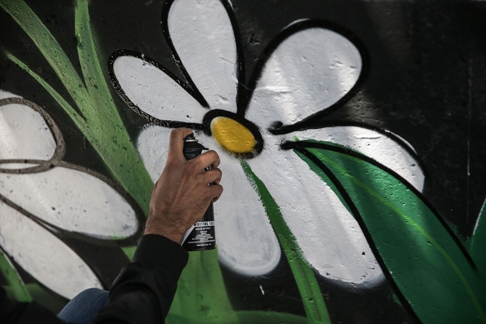 Esenyurt'un duvarları ve öğrencilerin hayatları grafitiyle renkleni 4