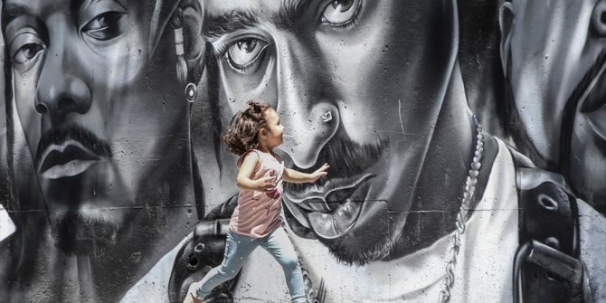 Esenyurt'un duvarları ve öğrencilerin hayatları grafitiyle renkleni