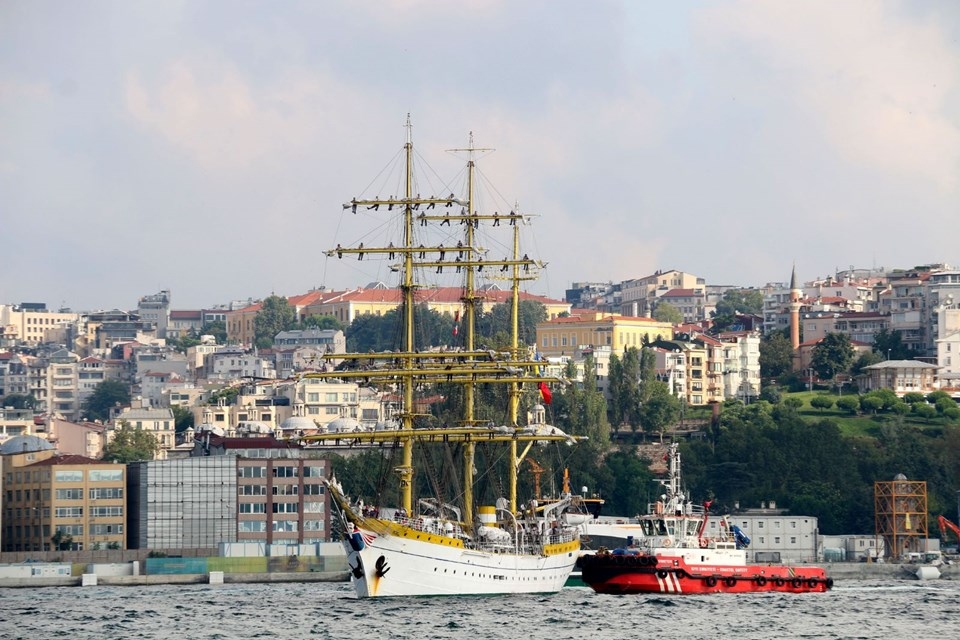 81 yaşındaki gemide İstanbul'u direklerde selamladılar 12