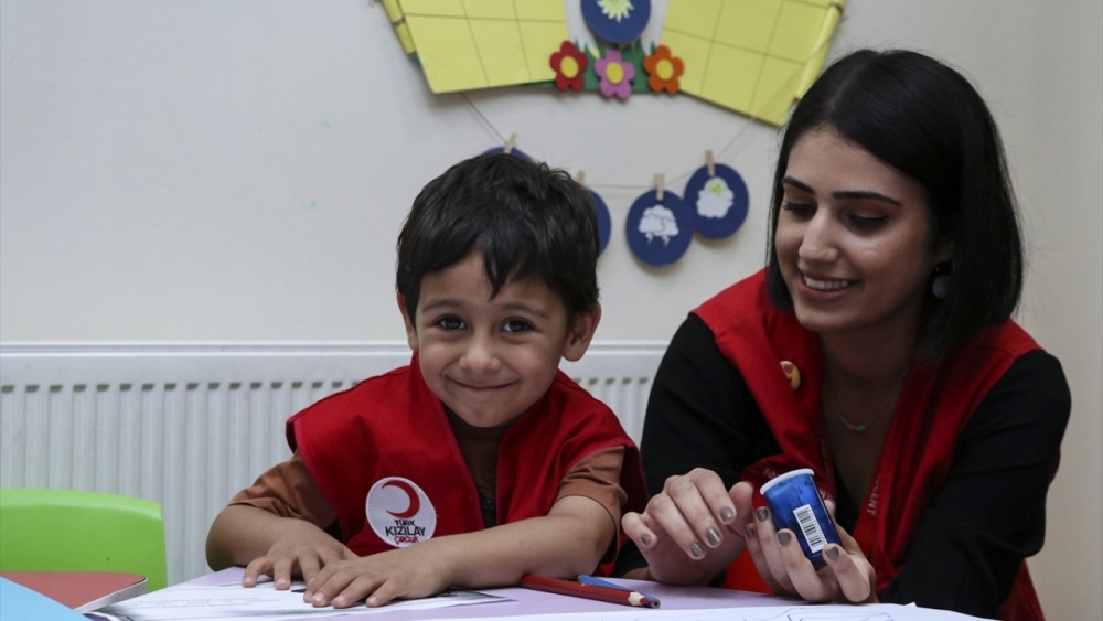 Türk Kızılay bayram öncesinde çocukları sevindirdi 3