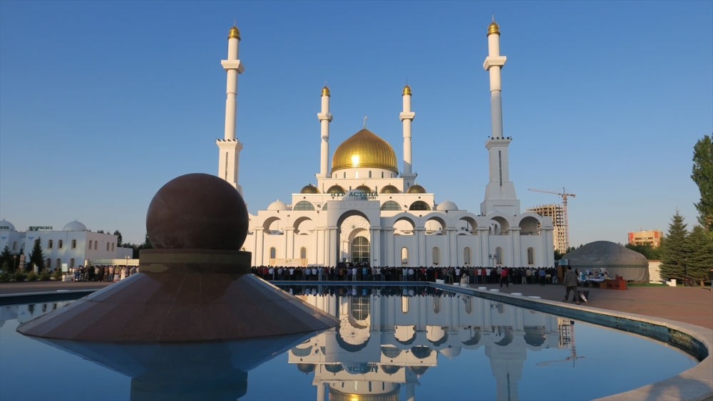 Türkiye'nin ve dünyanın dört bir yanında bayram namazı 17