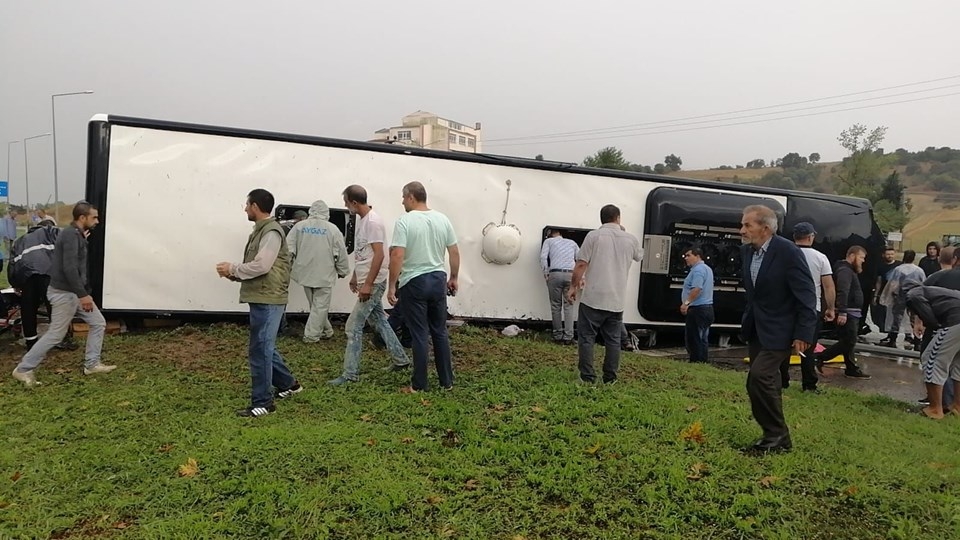 Çanakkale'de yolcu otobüsü devrildi: Yaralılar var/ İlk görüntüler 6