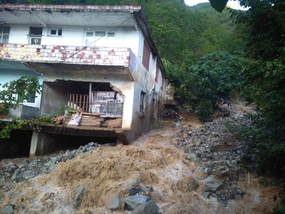 Şiddetli yağış  Trabzon'da hasara yol açtı 3
