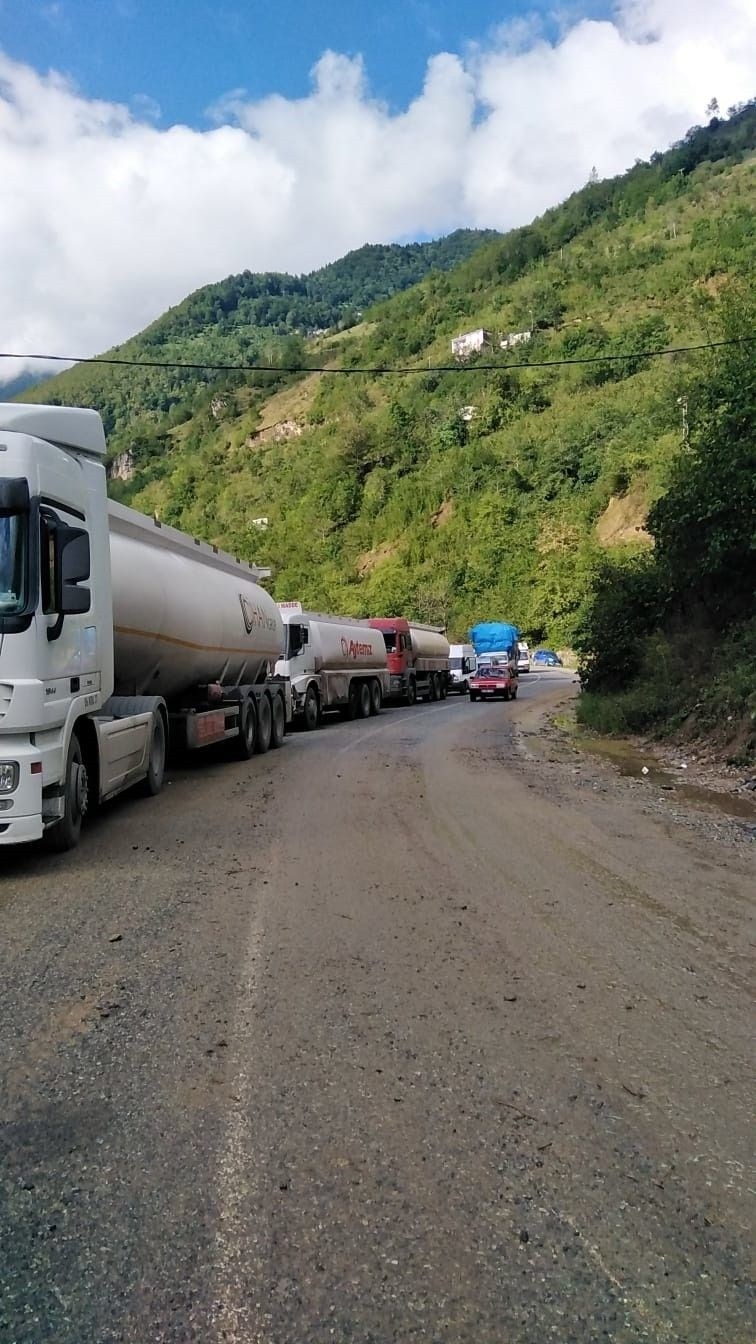 Şiddetli yağış  Trabzon'da hasara yol açtı 7