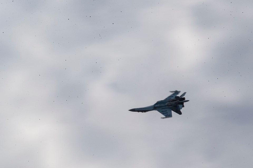 Rus savaş uçağı SU-35 antrenman uçuşu yaptı 2