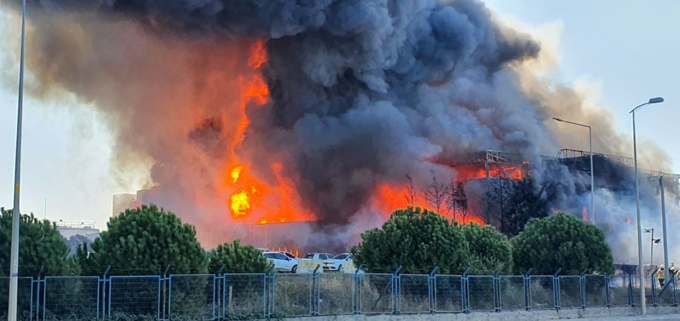 Tuzla'da kimya fabrikasında yangın 2