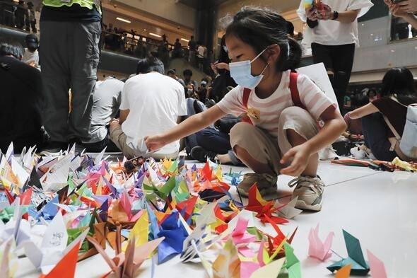 Tansiyon her geçen gün yükseliyor! Eylemciler AVM'yi bastı! 11