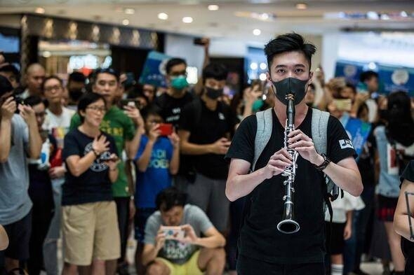 Tansiyon her geçen gün yükseliyor! Eylemciler AVM'yi bastı! 6