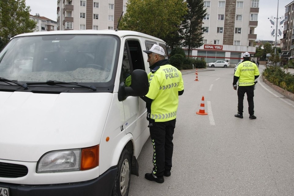 Denetimler başladı! Araçta sigara içene 153 lira ceza 13