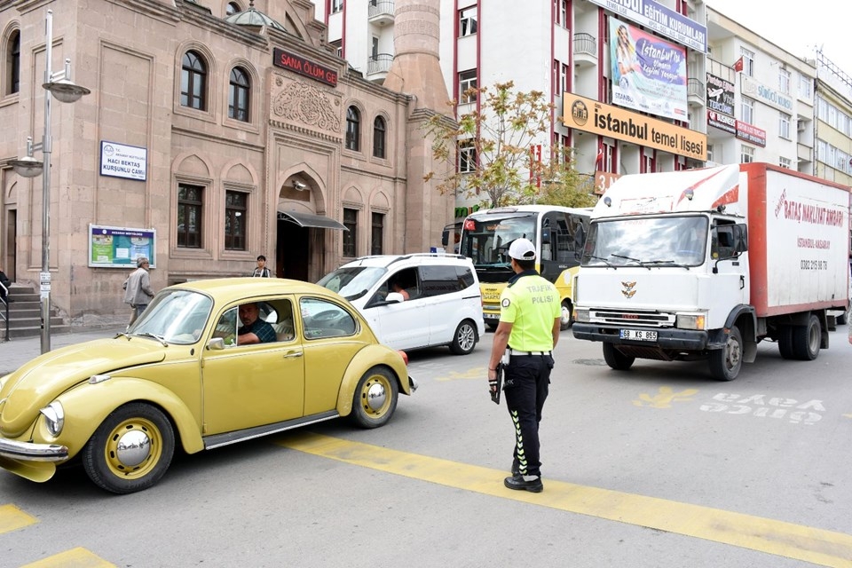 Denetimler başladı! Araçta sigara içene 153 lira ceza 15