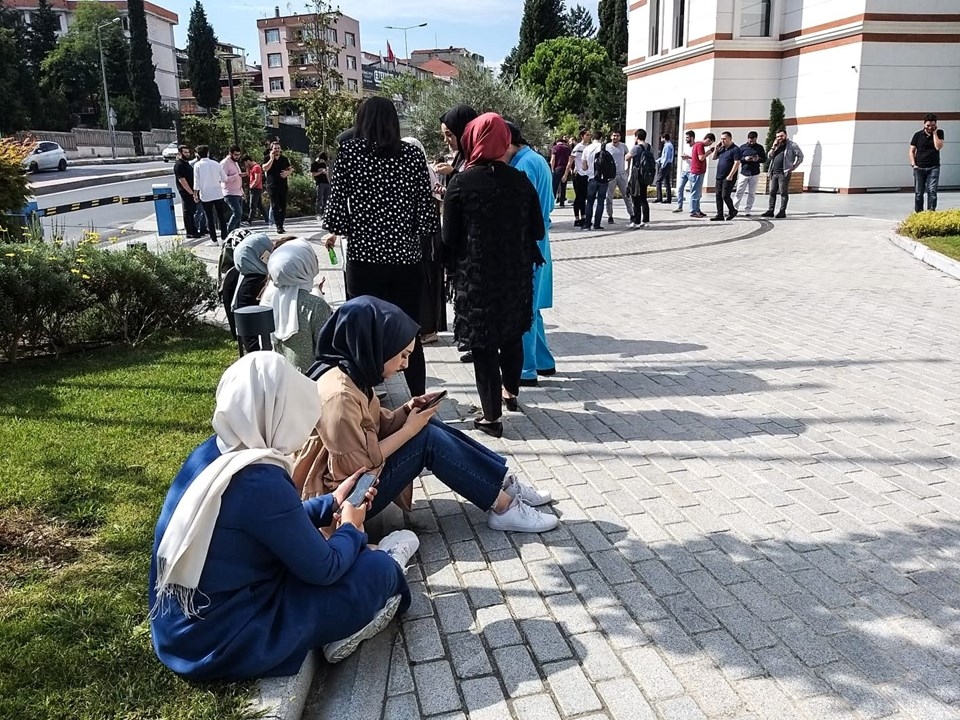 İstanbul'da 5.8 büyüklüğünde deprem sonrası panik 19