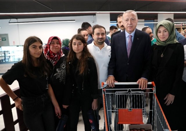 Erdoğan kendi alışverişini yaptı: Tek tek reyonları gezdi 8