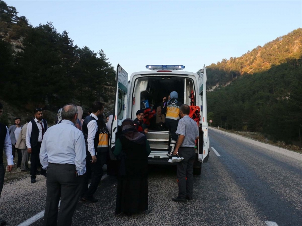 Bolu'da düğün konvoyunda kaza 5 yaralı 2