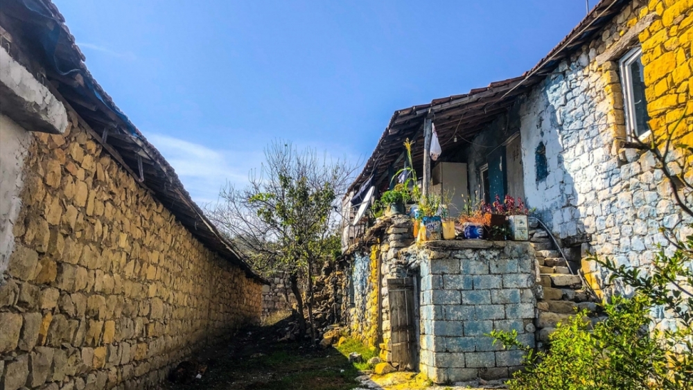 Anadolu köylerinin eski taş evleri 2