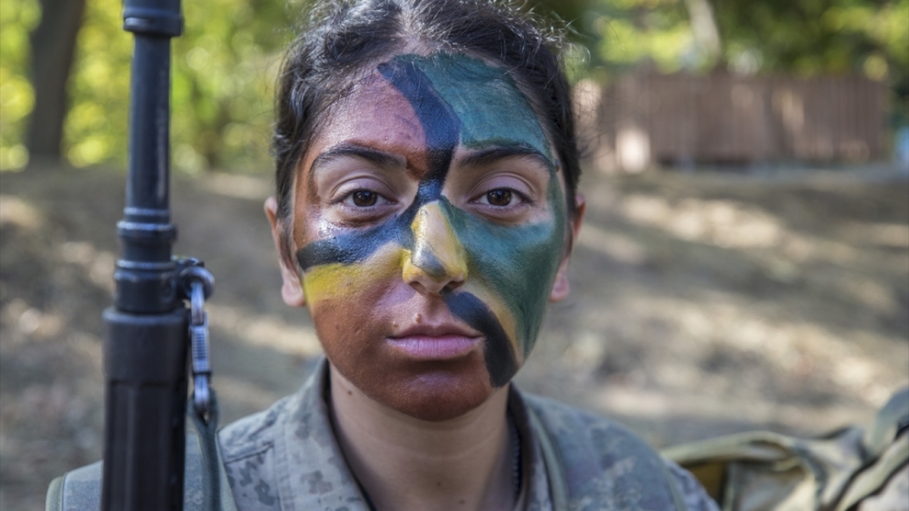 Kadın astsubay adaylarının zorlu eğitimi 14