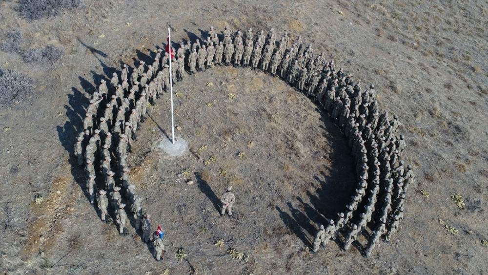 Kadın astsubay adaylarının zorlu eğitimi 19